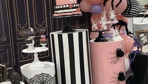 пауки на тумбочке