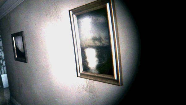 мрачная картина на стене