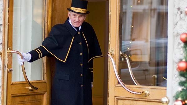 швейцар в гостинице