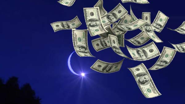 доллары и Луна