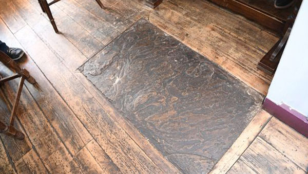 дощатый настил в пабе