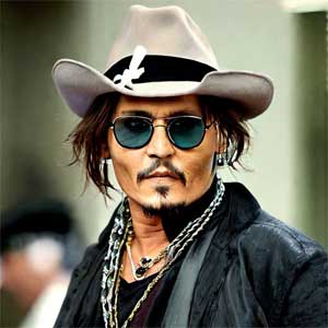 Джонни Депп в шляпе и очках