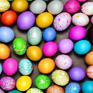 пасхальные крашеные яйца