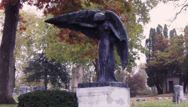 статуя черного ангела