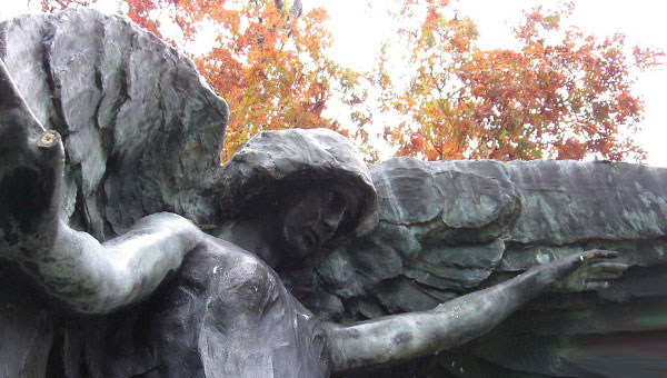 ангел из камня