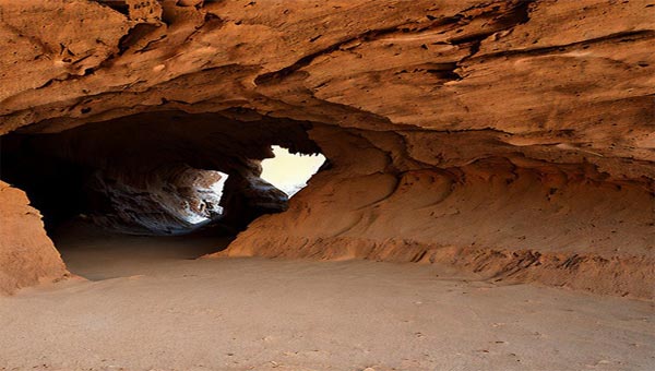 внутри пещеры