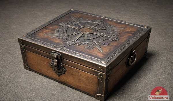 магическая шкатулка с металлической ковкой