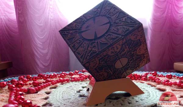 шкатулка Лемаршана из Восставших из Ада на подставке