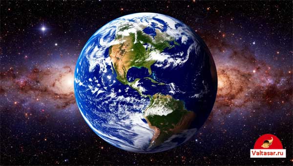 планета Земля на фоне бескрайнего космоса