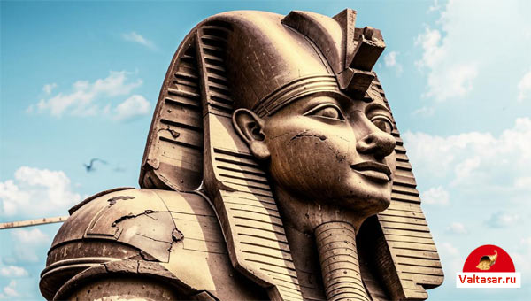 статуя фараона
