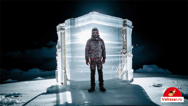 человек, вмерзший в глыбу льда